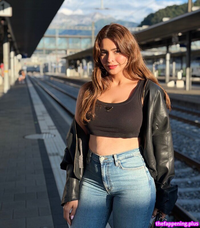 Aamna Sharif / aamnasharifofficial Çıplak OnlyFans Fotoğrafı #22