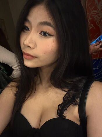 Full leaked Aaomhelloo page private onlyfans photo