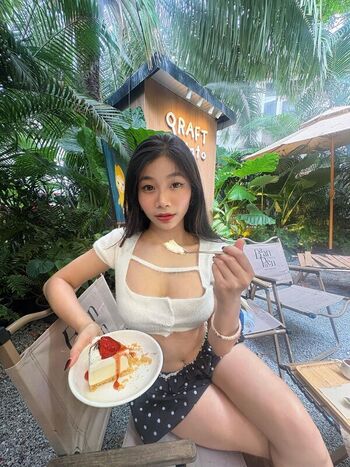 Full leaked Aaomhelloo page private onlyfans photo