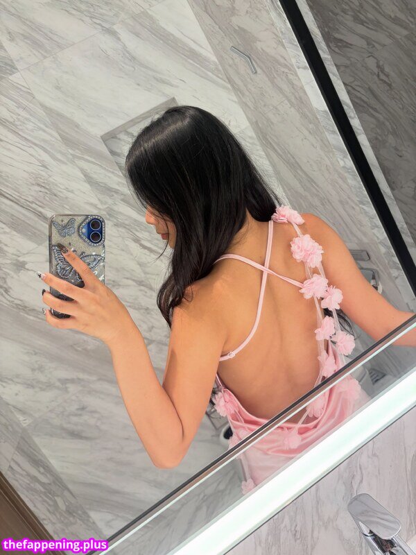 Saipetch B. / aaomhelloo Foto OnlyFans Nuda #404