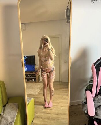 Full leaked Adelinam private onlyfans photo