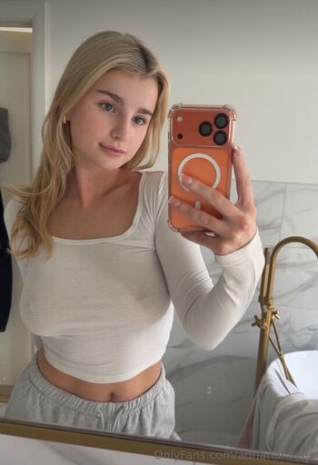 Full leaked Adrianahayes private onlyfans photo