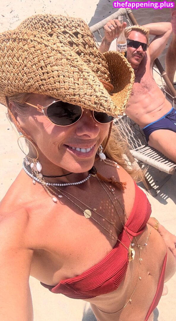 Adriane Galisteu / galisteuoficial Fotografie OnlyFans Dezbrăcată #262