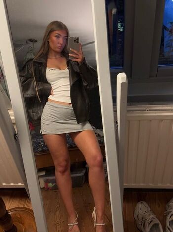 Full leaked Aechisholm private onlyfans photo