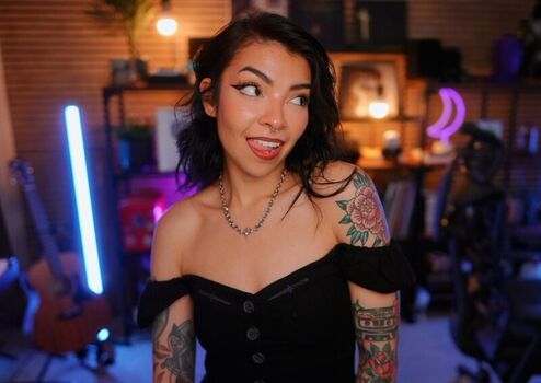 AileenSenpaiReacts