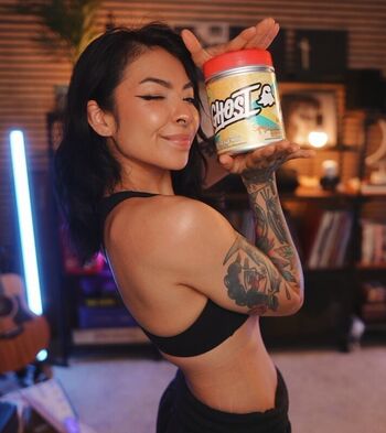 AileenSenpaiReacts