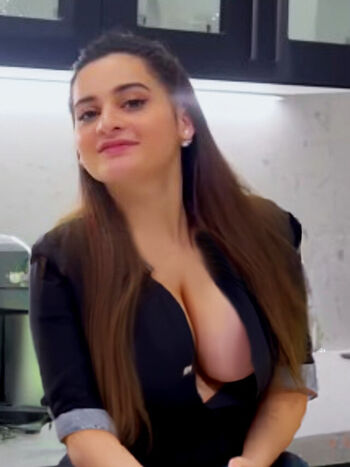 Full leaked Aiman khan fakes private onlyfans photo