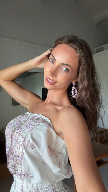 Full leaked Alannalouise private onlyfans photo