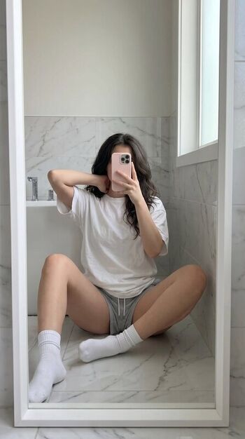 Full leaked Alasmin naaz private onlyfans photo