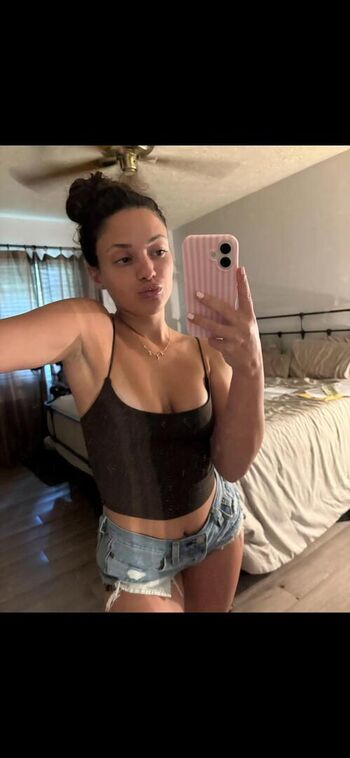 Full leaked Aleaarose private onlyfans photo