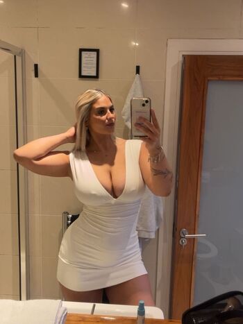 Full leaked Aleeshahurleyyyy private onlyfans photo
