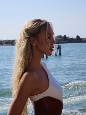 Full leaked Alexis ren page private onlyfans photo