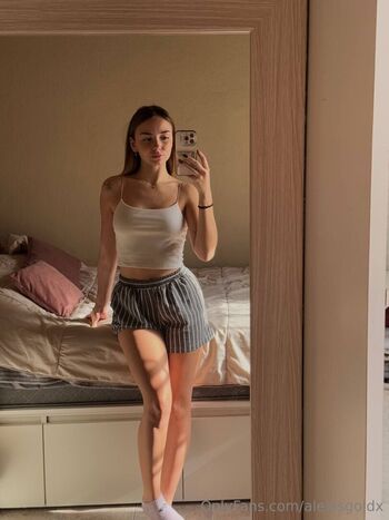 Full leaked Alexisgoldx private onlyfans photo