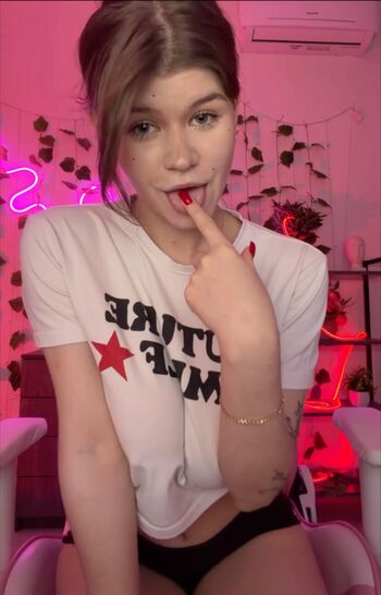 Full leaked Alice tails private onlyfans photo