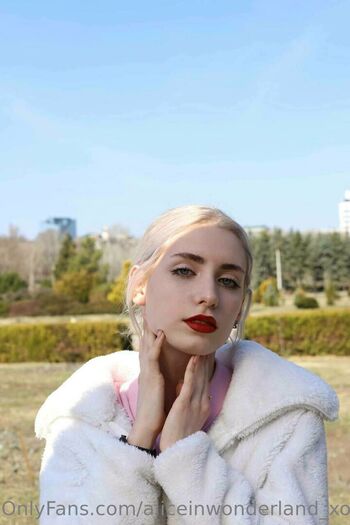 aliceinwonderland_xo