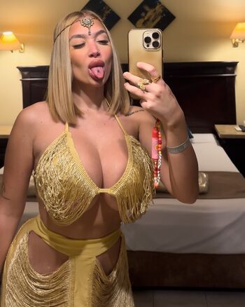 Full leaked Aliciamoore private onlyfans photo