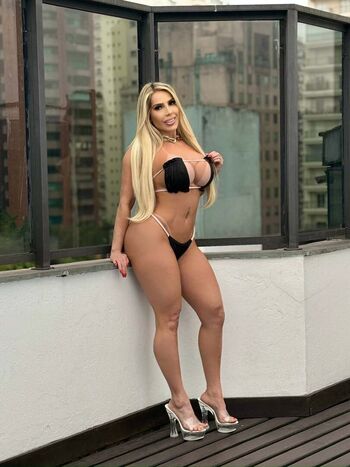 Full leaked Alineferrari private onlyfans photo