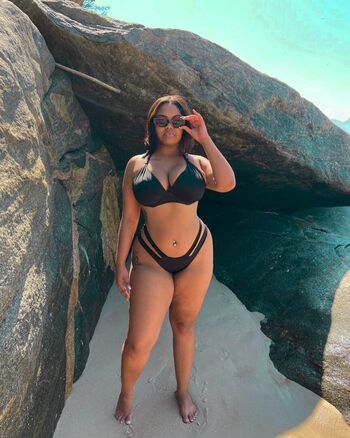 Full leaked Alineoliveira private onlyfans photo