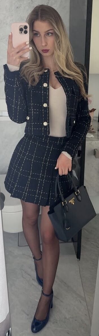 Full leaked Allciaravy private onlyfans photo