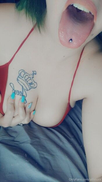 Full leaked Allieluxx private onlyfans photo