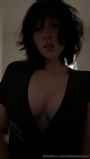 Allimoonaxxx