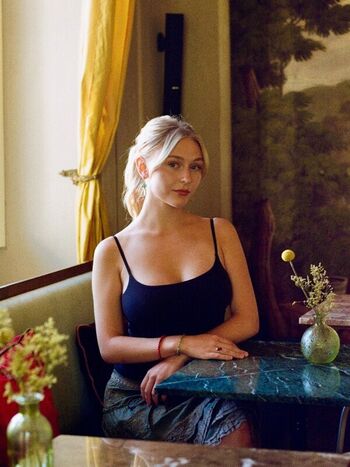 Alyvia Alyn Lind