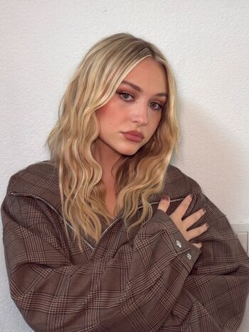 Full leaked Alyvia alyn lind private onlyfans photo