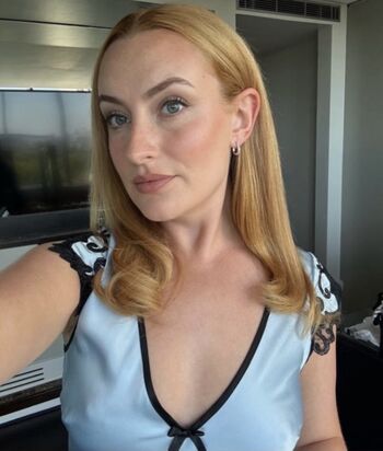 Amelia Dimoldenberg