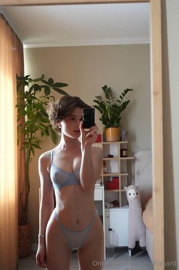 ameliahard