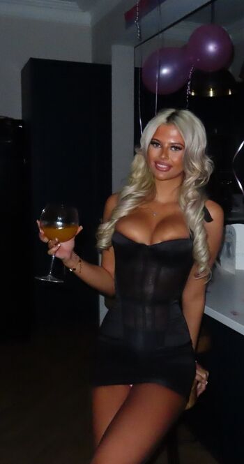 Full leaked Amelial xo private onlyfans photo