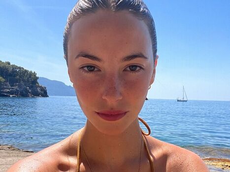 Full leaked Amelie manzoli private onlyfans photo