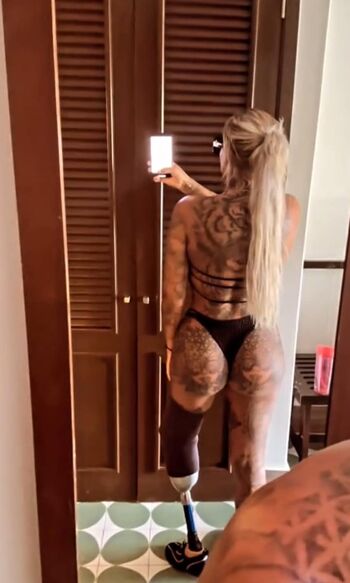 amputee_inkedwoman091