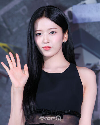 An Yujin 안유진 |