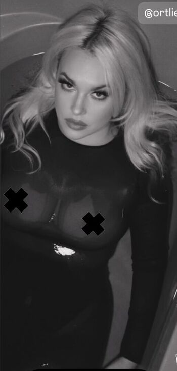 Full leaked Angandthedamnband private onlyfans photo