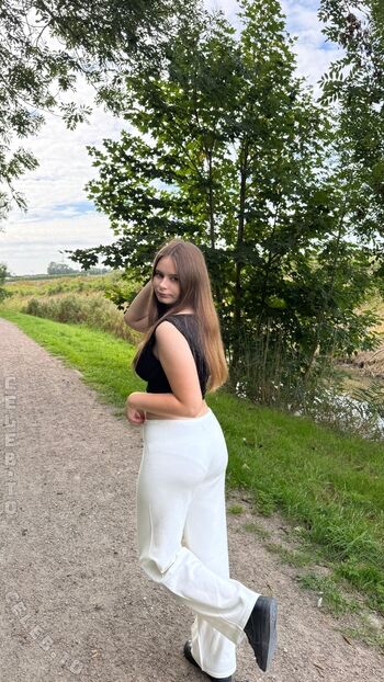 Angelina_Dehlow