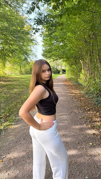 Angelina_Dehlow