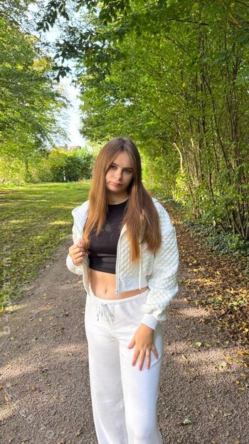 Angelina_Dehlow