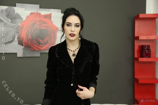 Anna De Ville