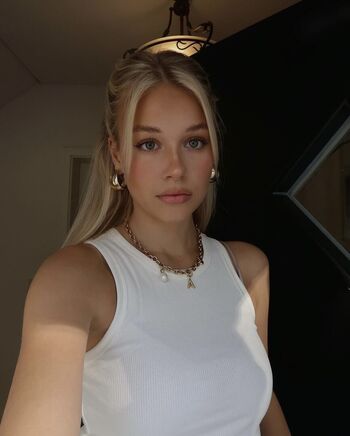 Full leaked Annaaaurelia private onlyfans photo