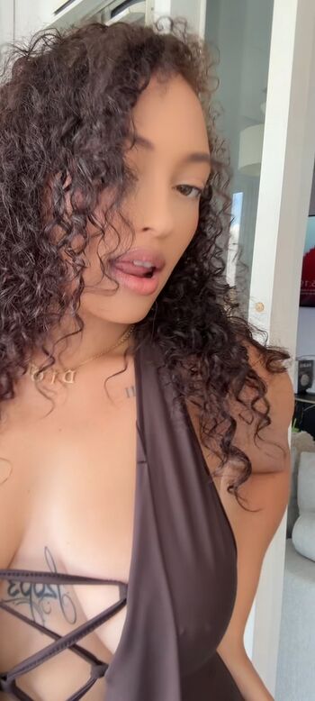 Full leaked Annaaeeelle private onlyfans photo