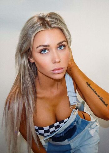 Full leaked Annalisemishler private onlyfans photo