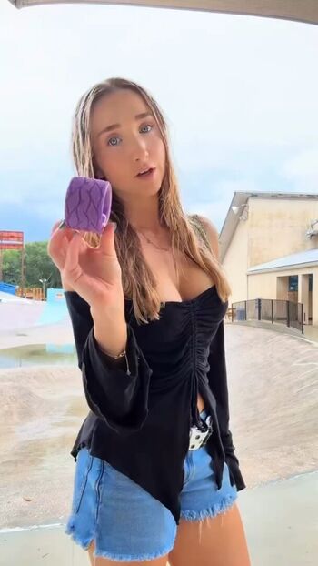 Full leaked Annaoswald private onlyfans photo