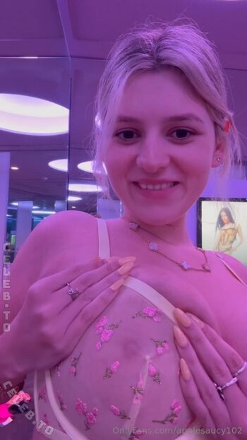 Full leaked Applesaucy private onlyfans photo