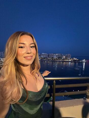 Full leaked Areliann private onlyfans photo