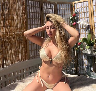Full leaked Ariana private onlyfans photo