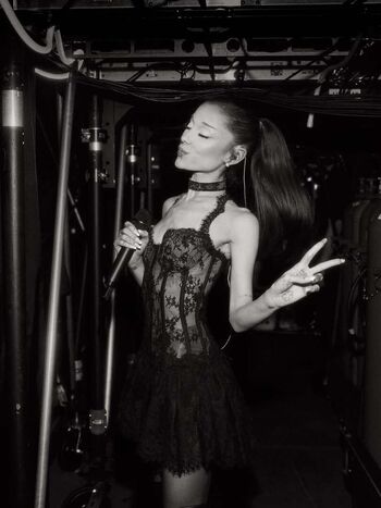 Full leaked Ariana grande  page private onlyfans photo