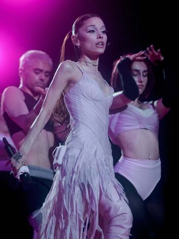 Full leaked Ariana grande  page private onlyfans photo