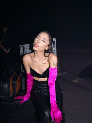 Full leaked Ariana grande  page private onlyfans photo