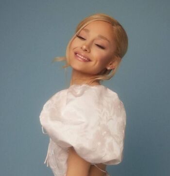 Full leaked Ariana grande  page private onlyfans photo