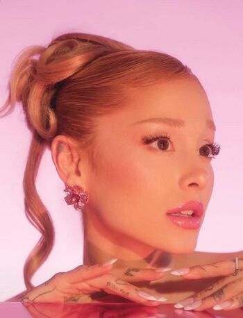 Full leaked Ariana grande  page private onlyfans photo